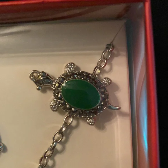 Turtle Necklace and Earrings Set 🐢 - Picture 3 of 5